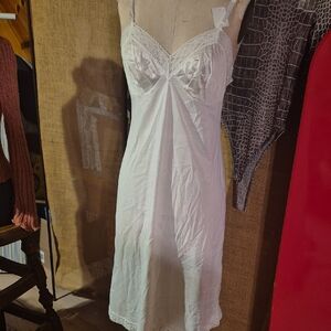 Vanity Fair Cream Lace Chemise